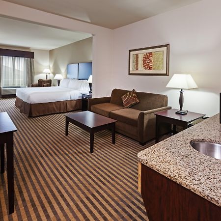 Holiday Inn Express & Suites Brady By Ihg Eksteriør billede