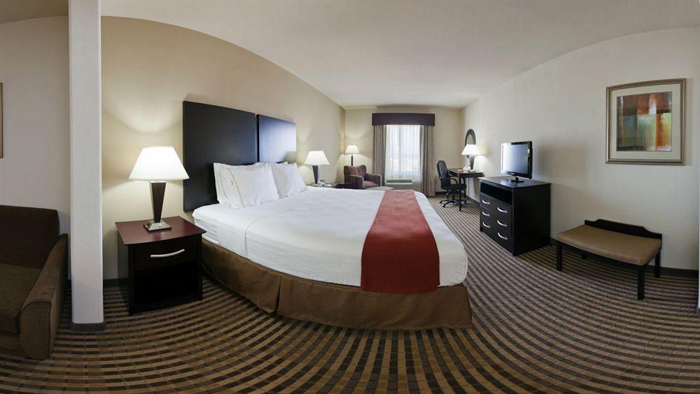 Holiday Inn Express & Suites Brady By Ihg Eksteriør billede
