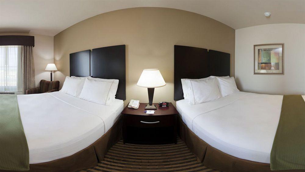 Holiday Inn Express & Suites Brady By Ihg Eksteriør billede