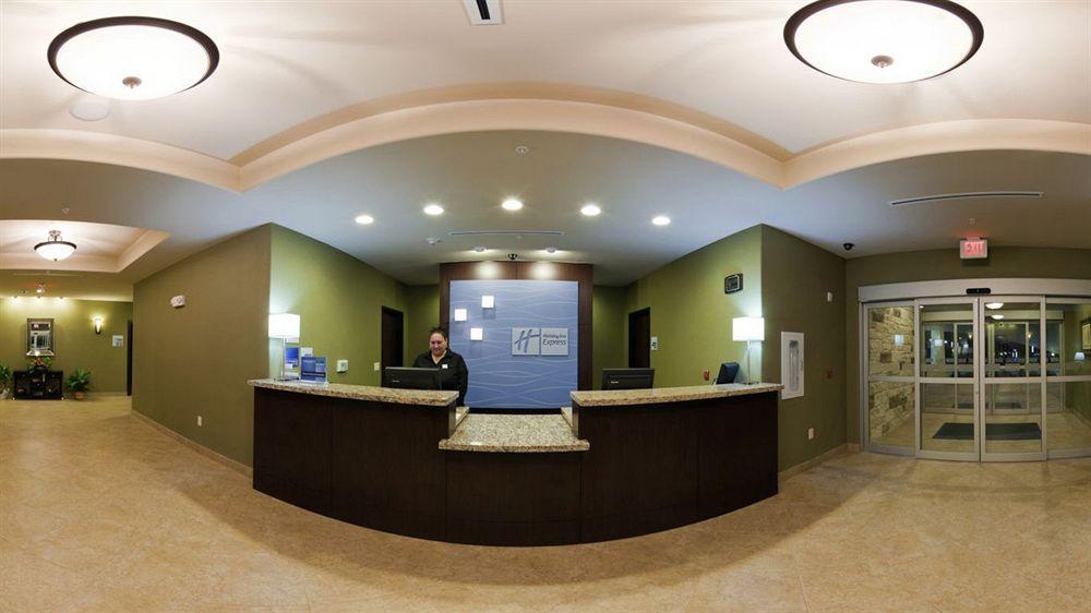 Holiday Inn Express & Suites Brady By Ihg Eksteriør billede