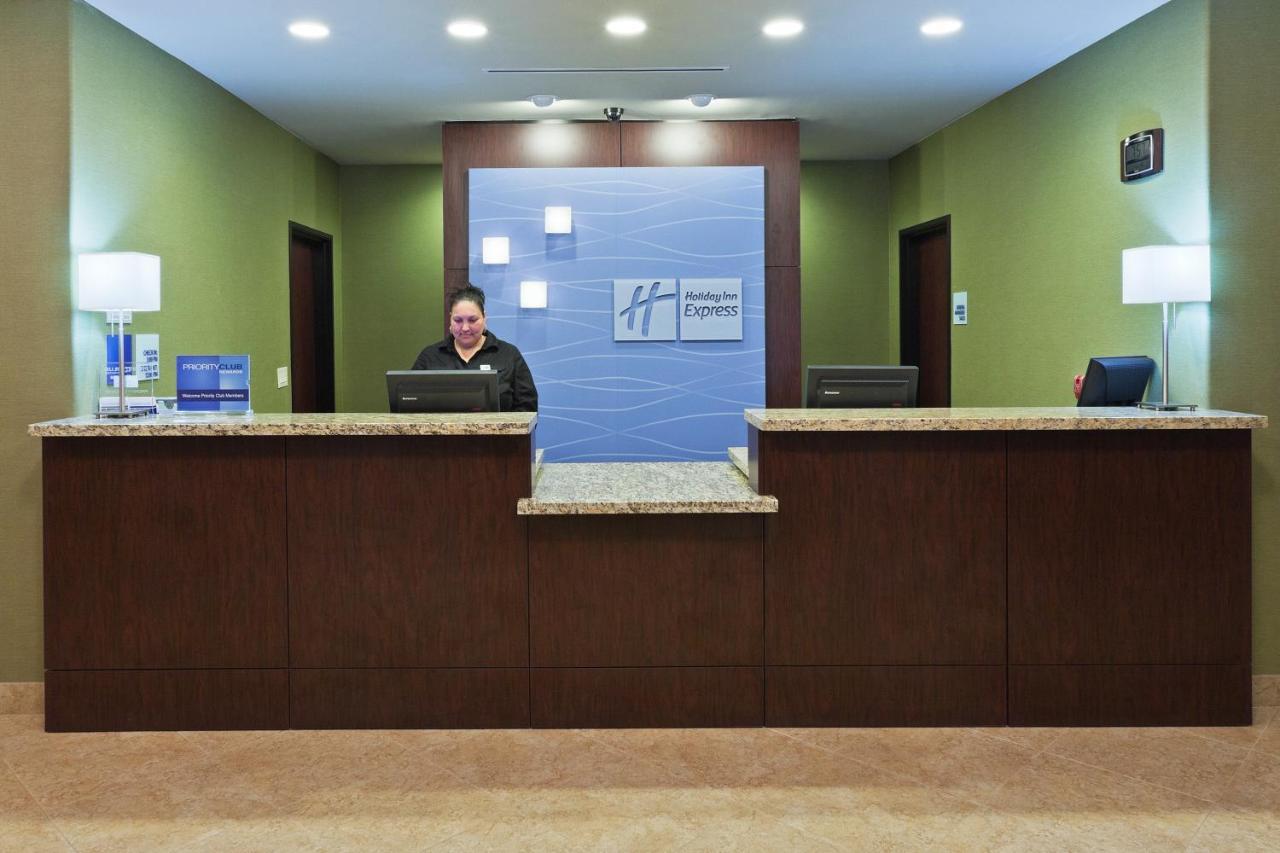 Holiday Inn Express & Suites Brady By Ihg Eksteriør billede