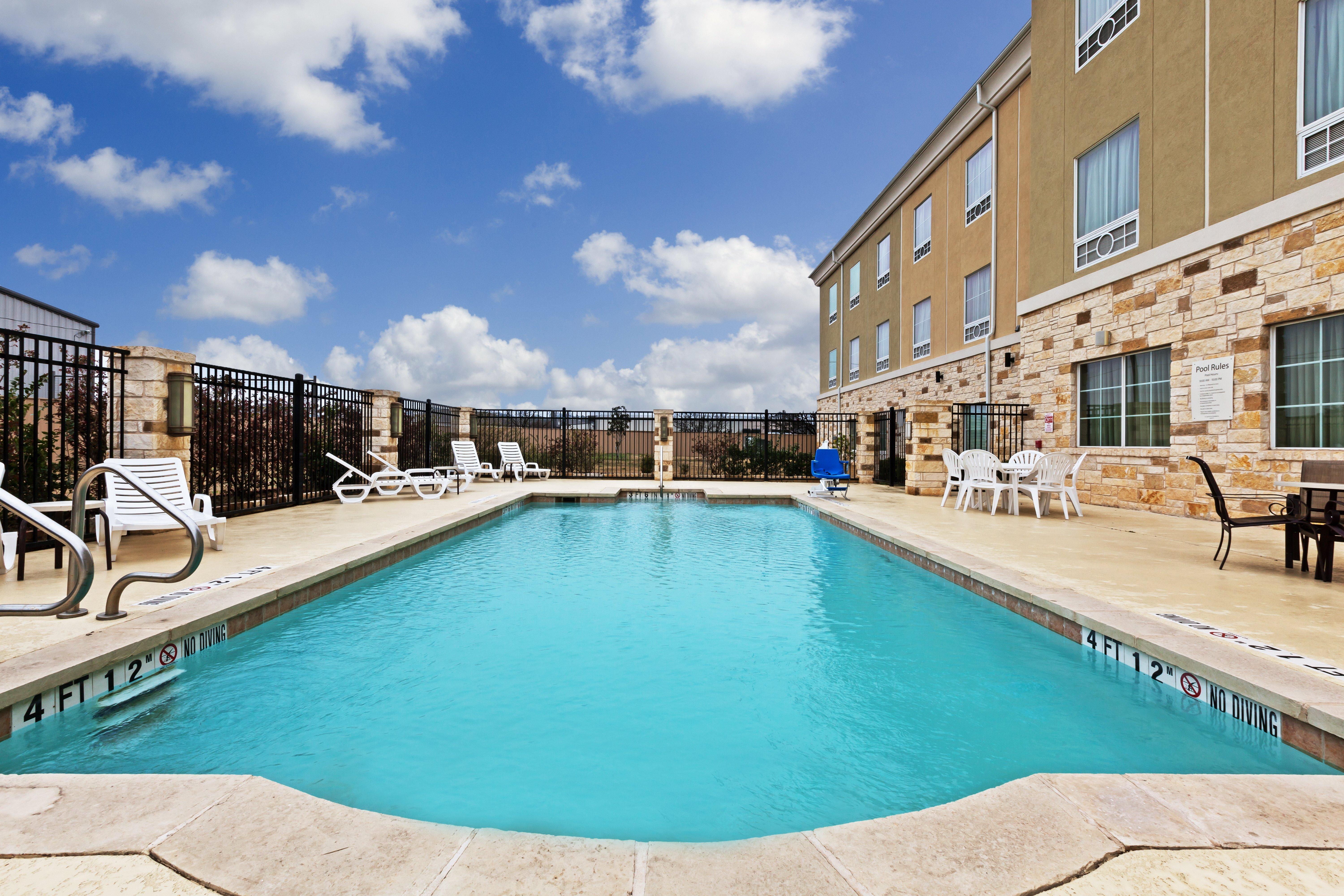 Holiday Inn Express & Suites Brady By Ihg Eksteriør billede