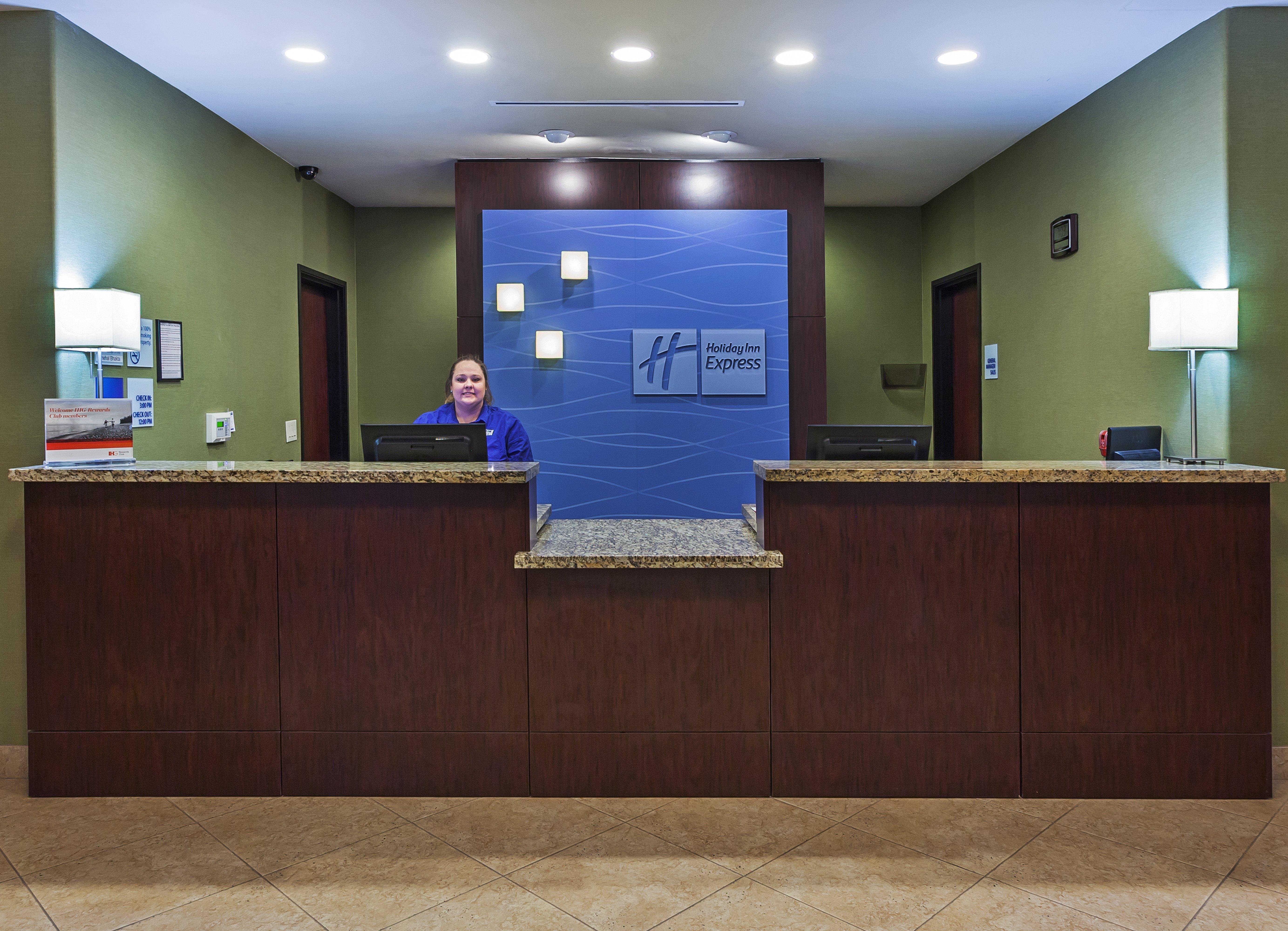 Holiday Inn Express & Suites Brady By Ihg Eksteriør billede