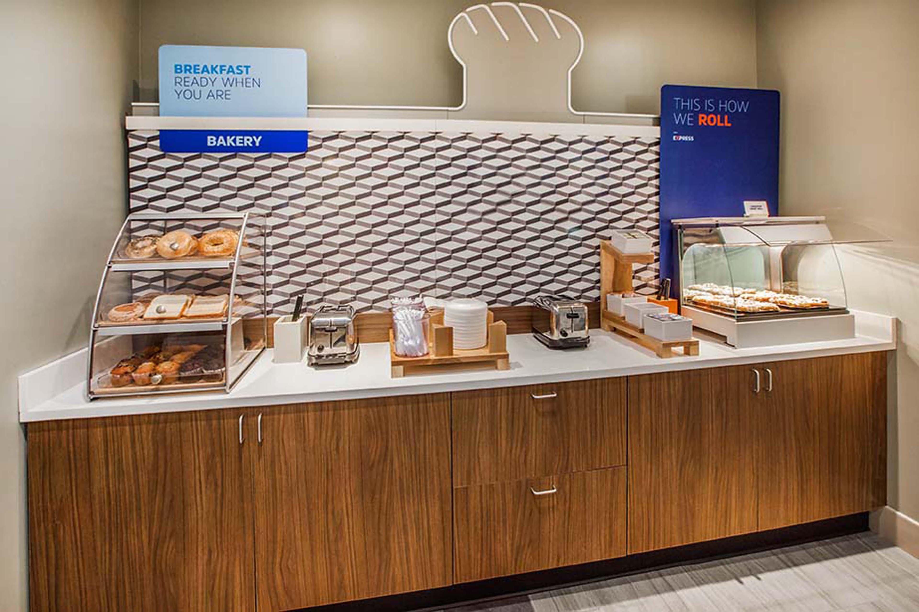 Holiday Inn Express & Suites Brady By Ihg Eksteriør billede