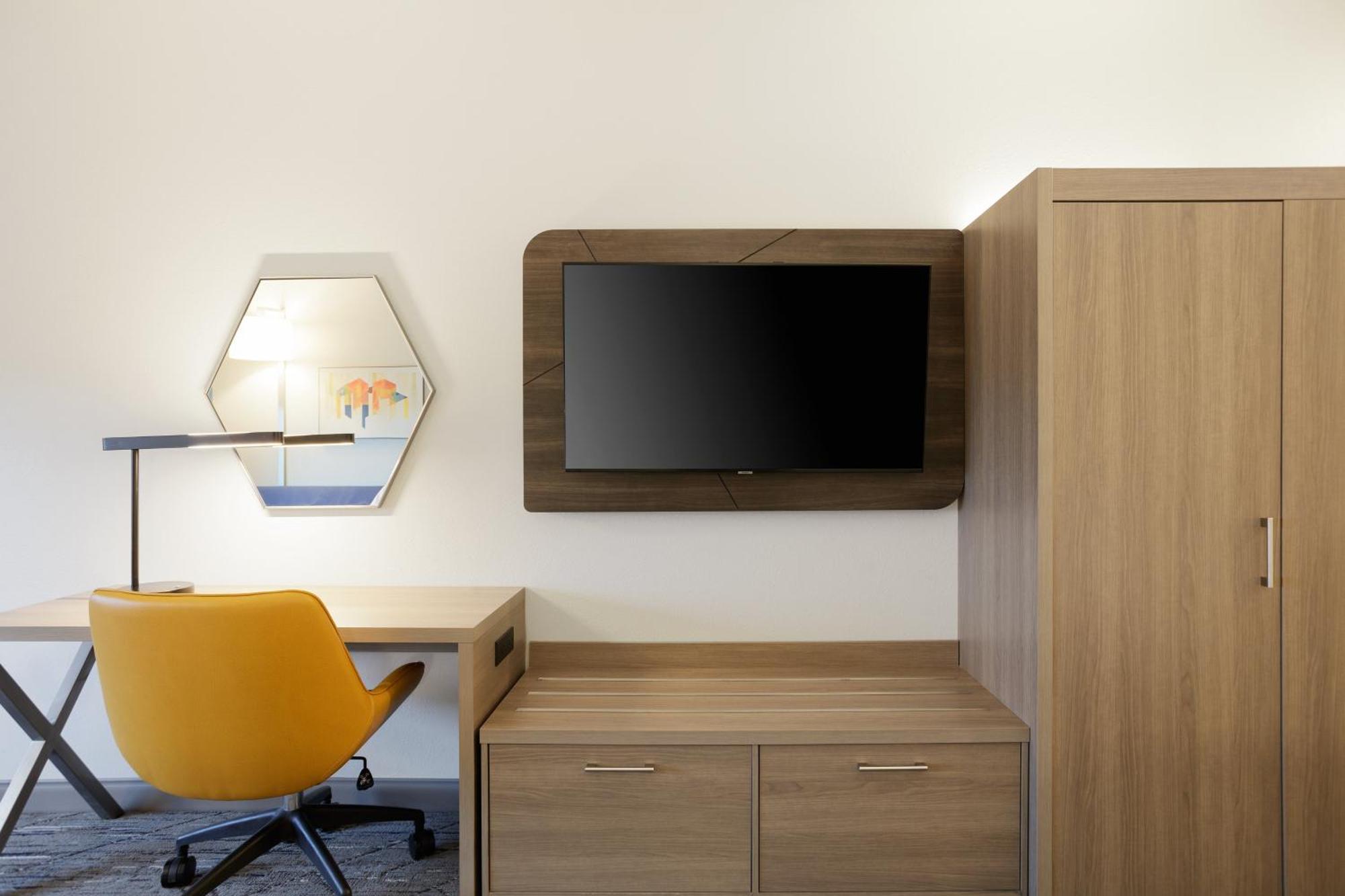 Holiday Inn Express & Suites Brady By Ihg Eksteriør billede