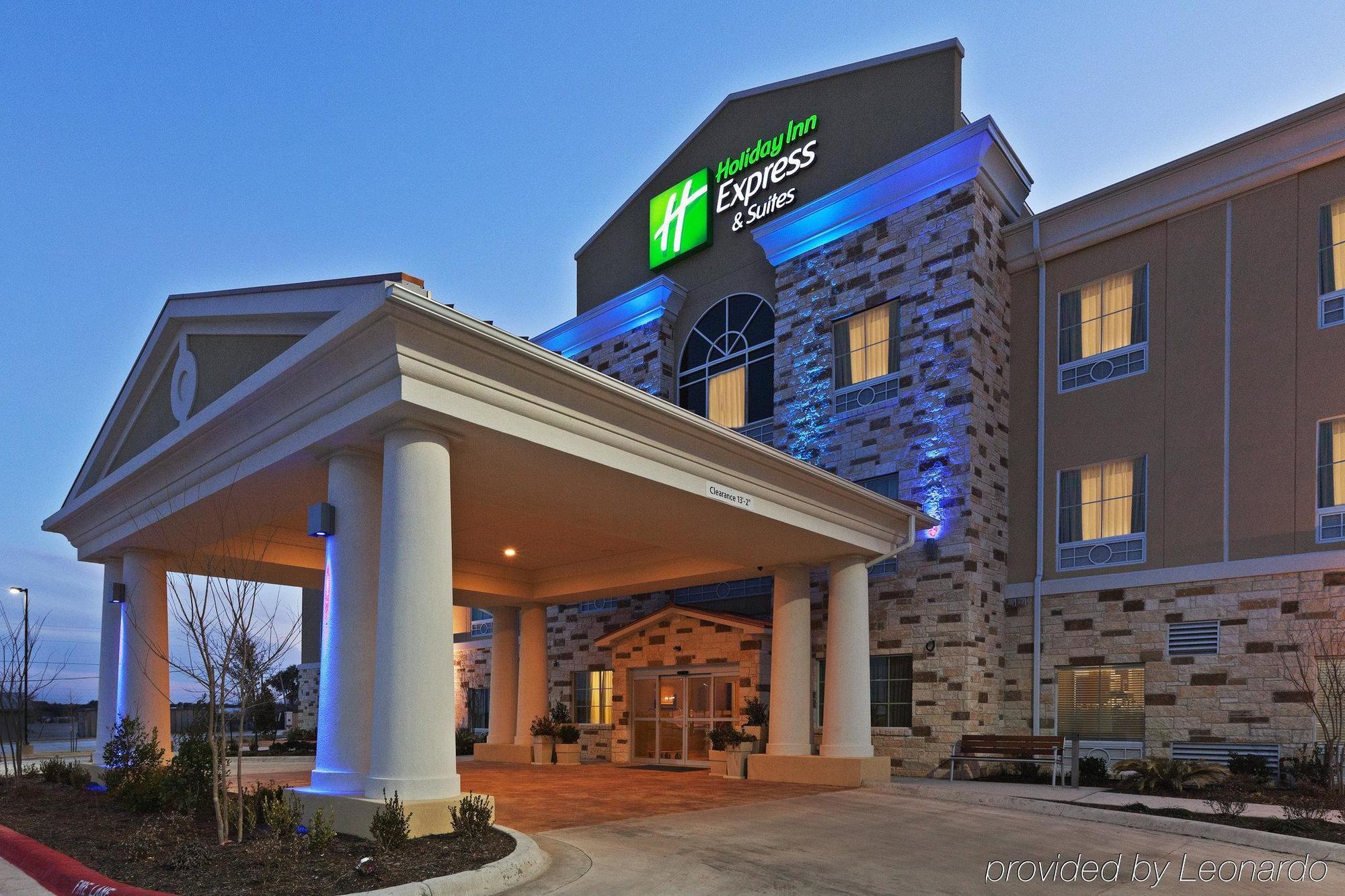Holiday Inn Express & Suites Brady By Ihg Eksteriør billede