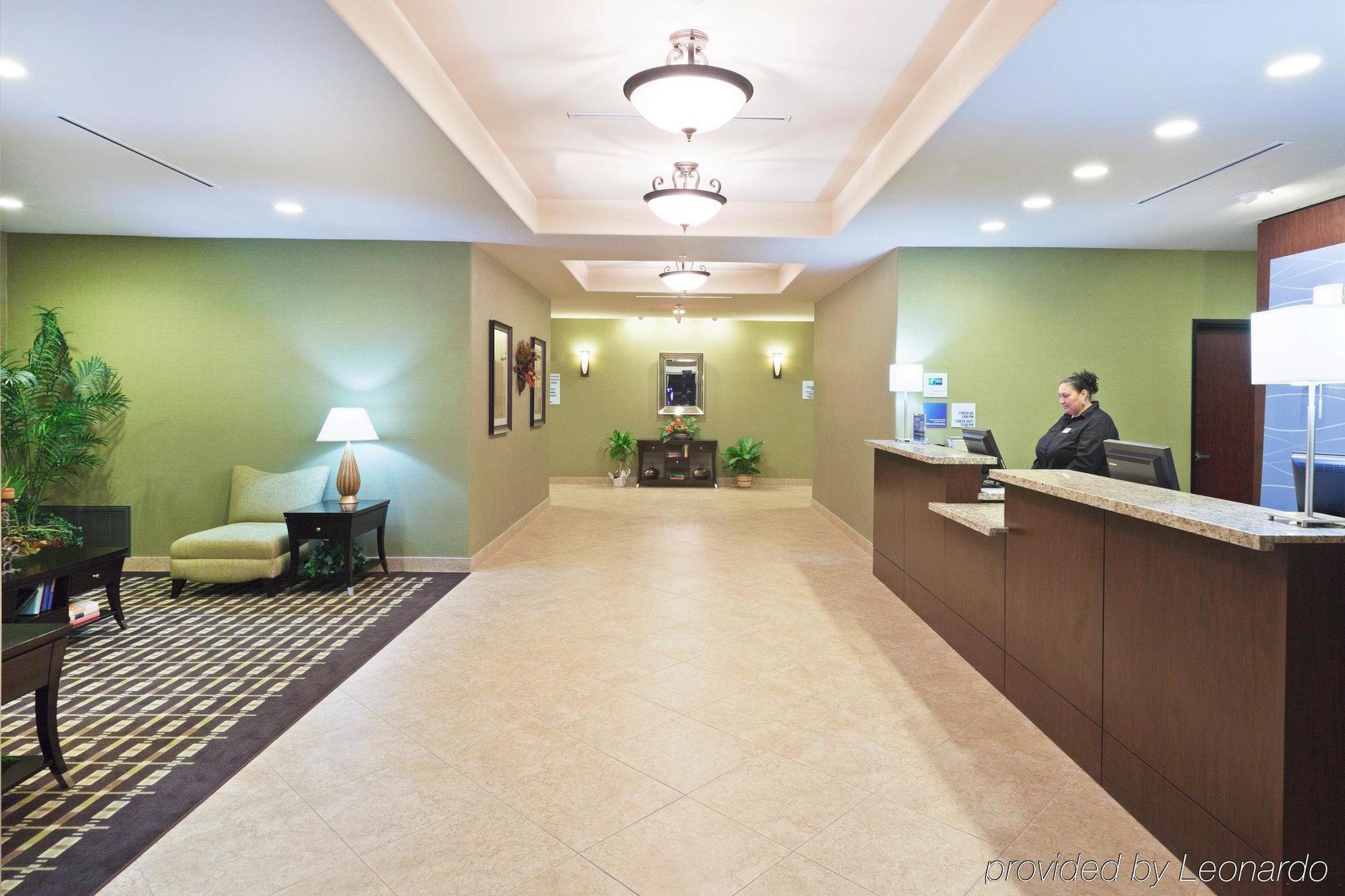 Holiday Inn Express & Suites Brady By Ihg Eksteriør billede