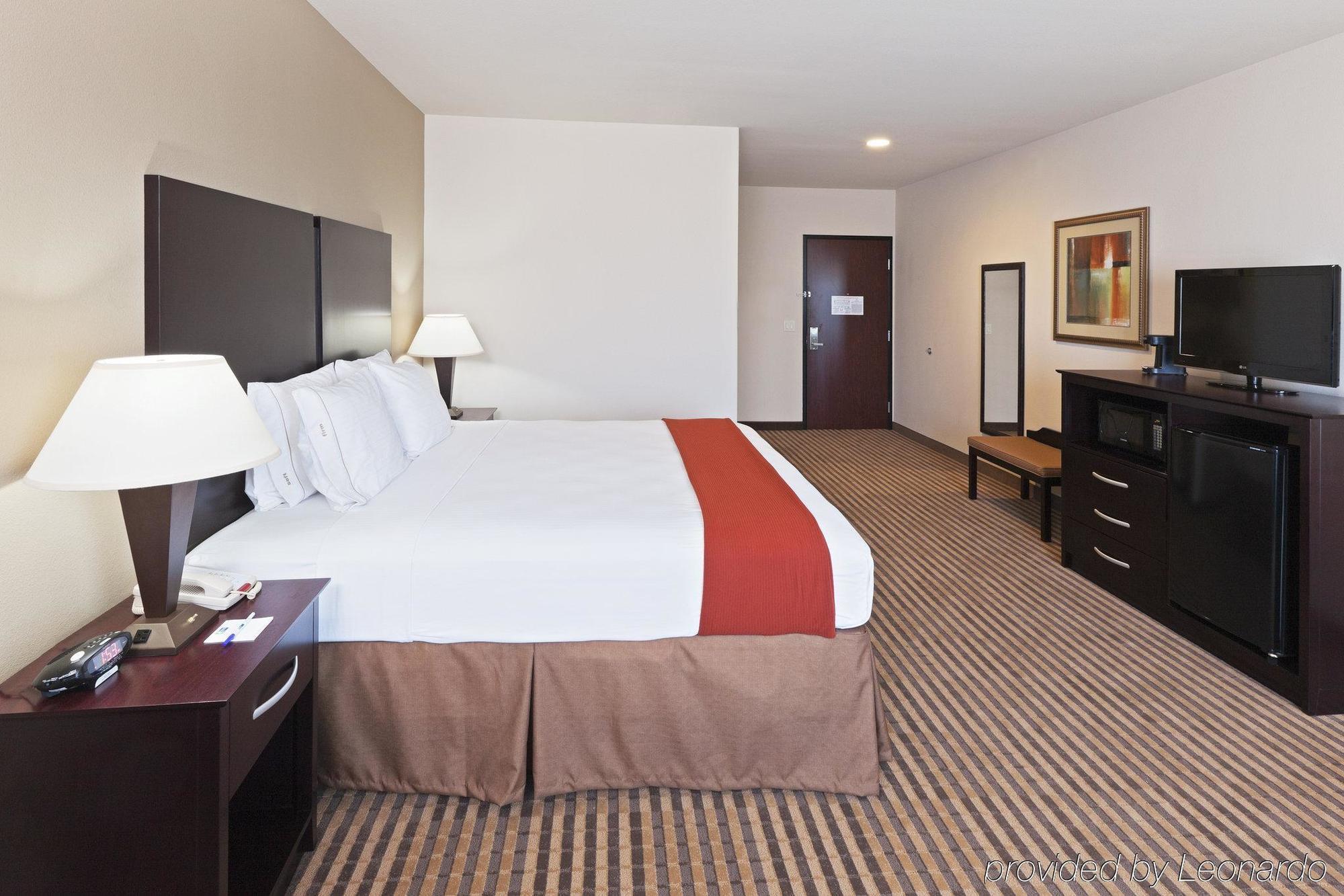 Holiday Inn Express & Suites Brady By Ihg Værelse billede