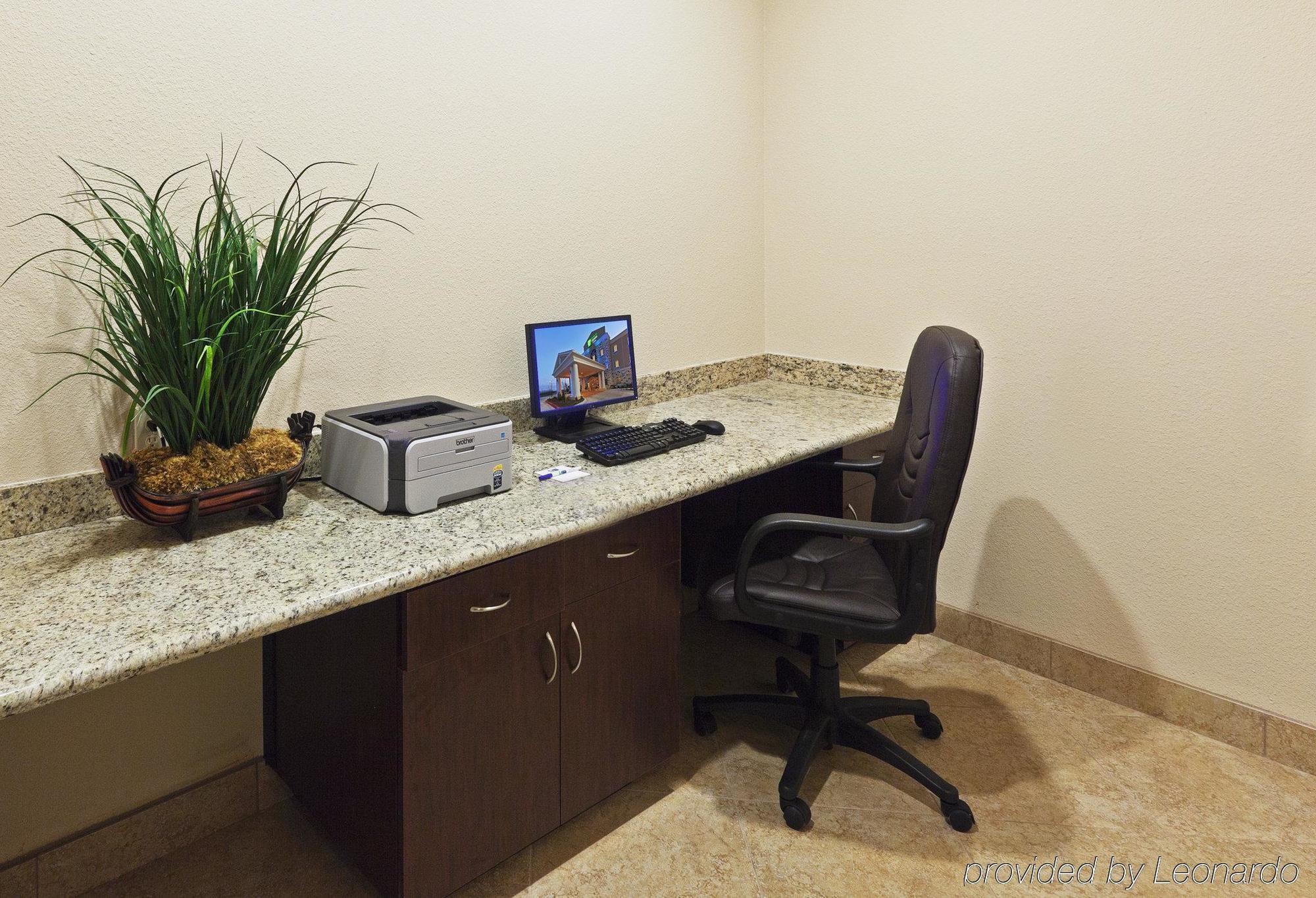 Holiday Inn Express & Suites Brady By Ihg Faciliteter billede