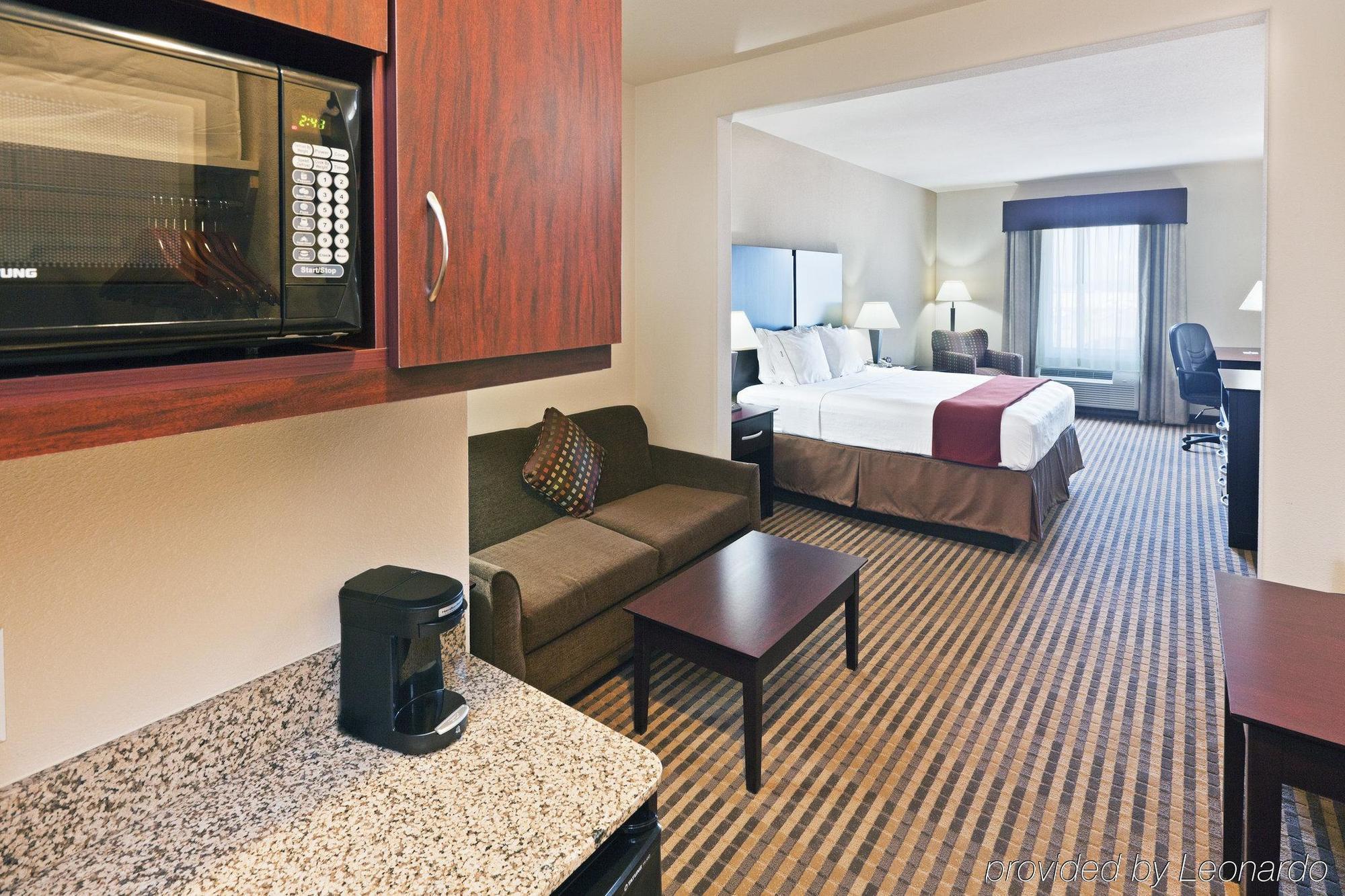 Holiday Inn Express & Suites Brady By Ihg Værelse billede