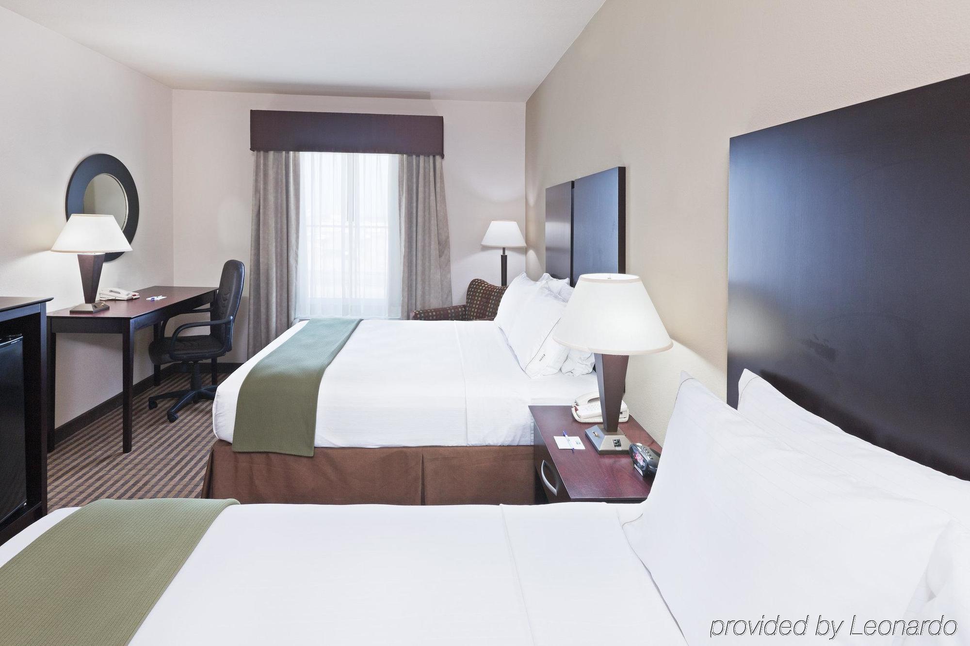Holiday Inn Express & Suites Brady By Ihg Værelse billede