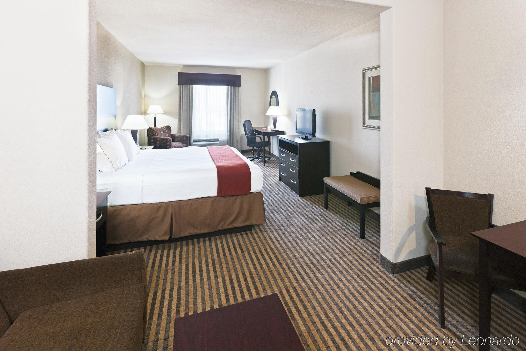 Holiday Inn Express & Suites Brady By Ihg Værelse billede