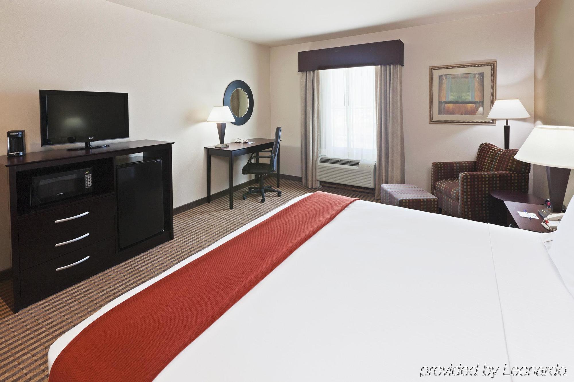 Holiday Inn Express & Suites Brady By Ihg Værelse billede