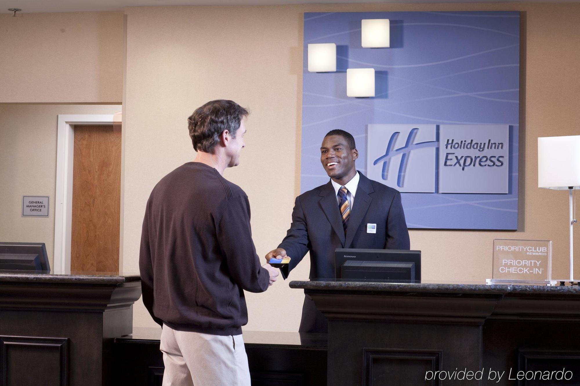 Holiday Inn Express & Suites Brady By Ihg Interiør billede