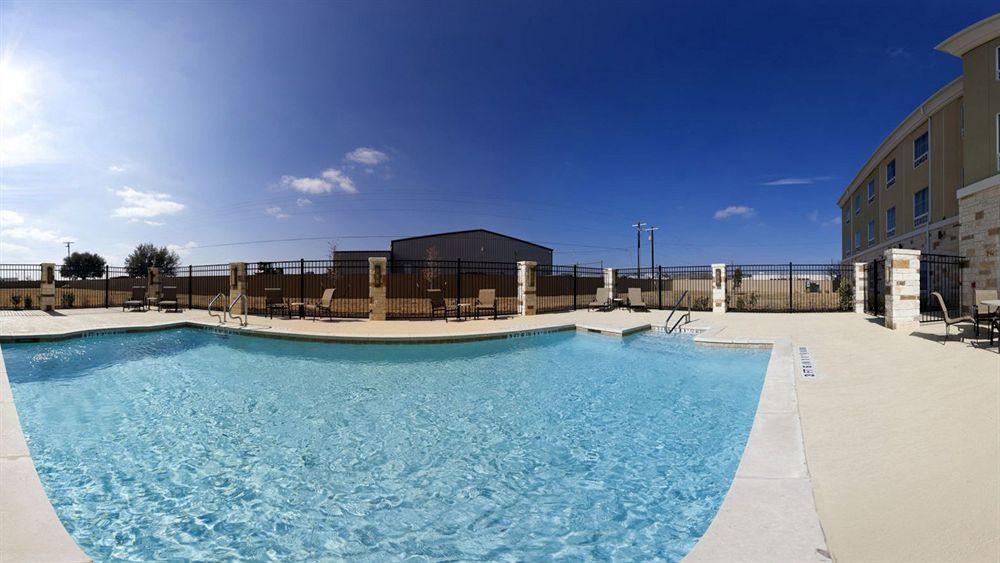 Holiday Inn Express & Suites Brady By Ihg Eksteriør billede