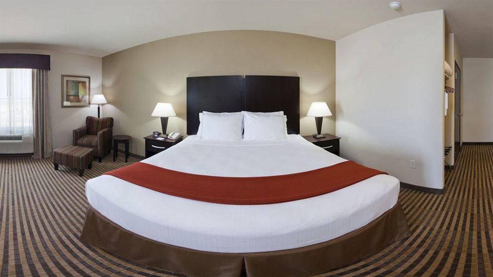 Holiday Inn Express & Suites Brady By Ihg Eksteriør billede