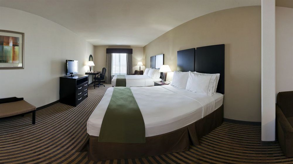 Holiday Inn Express & Suites Brady By Ihg Eksteriør billede