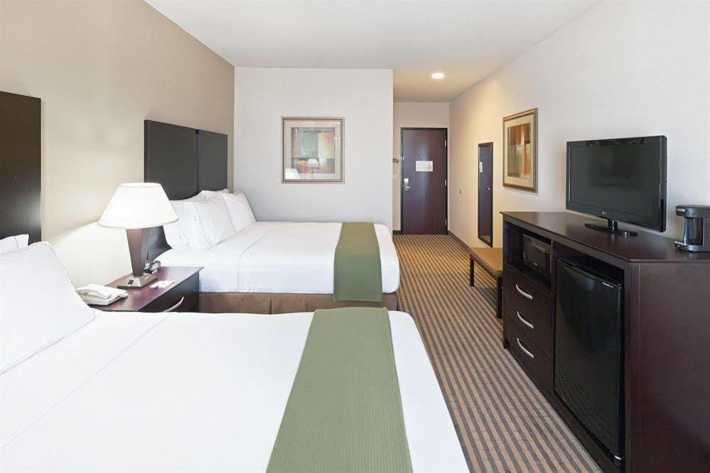 Holiday Inn Express & Suites Brady By Ihg Eksteriør billede